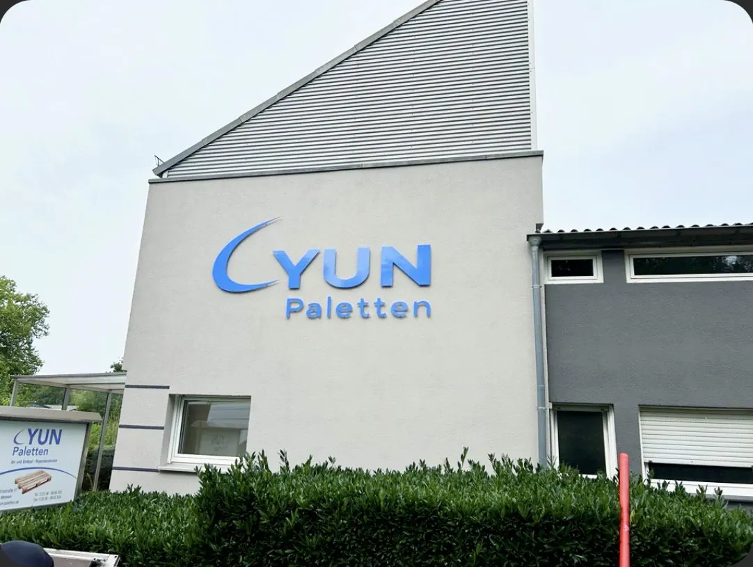 YUN Paletten Außenwerbung